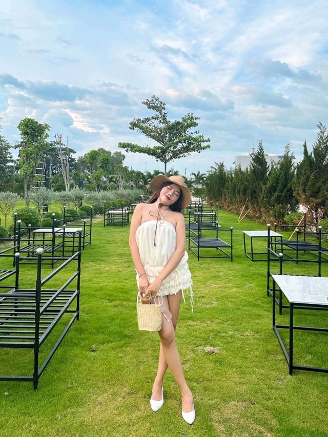Quán cà phê vibe châu Âu đẹp như resort mới toanh vừa xuất hiện tại Sài Gòn