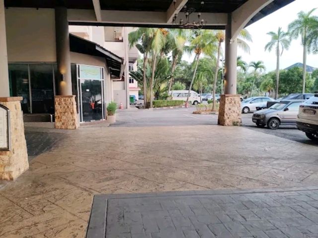 “Glory Beach Resort – Family-Friendly Seafront Stay with Rough Edges”
