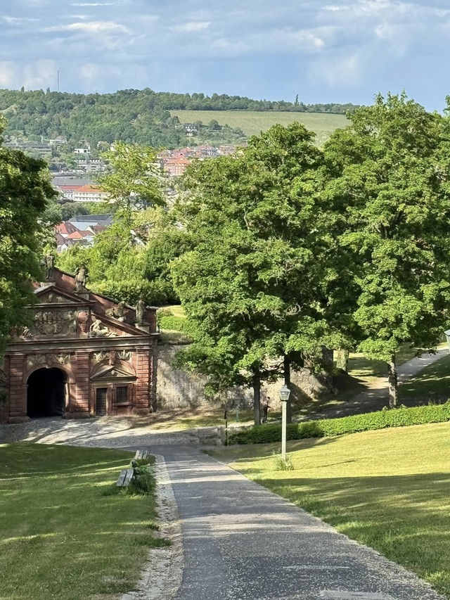 🏰世界遺産の古城へ！ヴァルトブルク城で歴史の深みを味わう旅📜