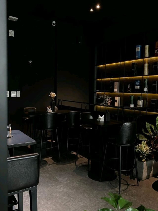 Ashtray Black Dot