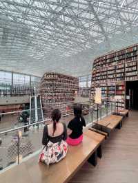 【韓国🇰🇷女子旅】ど迫力の図書館📚旅の記念の一冊に出会おう 【별마당 도서관・星広場図書館】 （ピョルマダントソグ