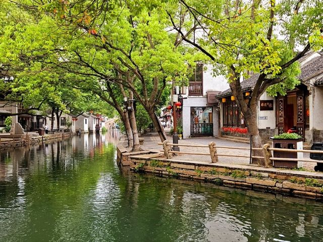 I visited Wuzhen, and now I feel Zhouzhuang is good as well