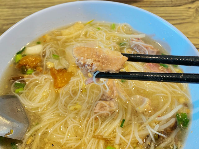 เอี่ยมเส็ง - ก๋วยเตี๋ยวหมูอบวัดกลาง