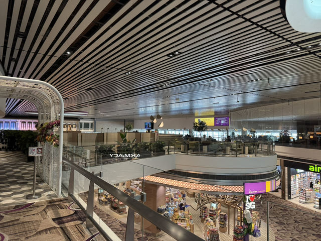 🛫 A Relaxing Pre-Flight Oasis – Blossom Lounge at Changi T4