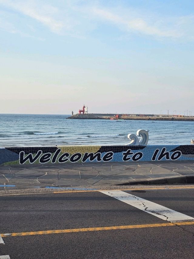 🌊 Iho Beach, Jeju – Where the Sky Meets the Sea 🌅