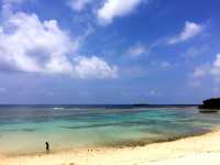 空と海が、すぐそこにある島で