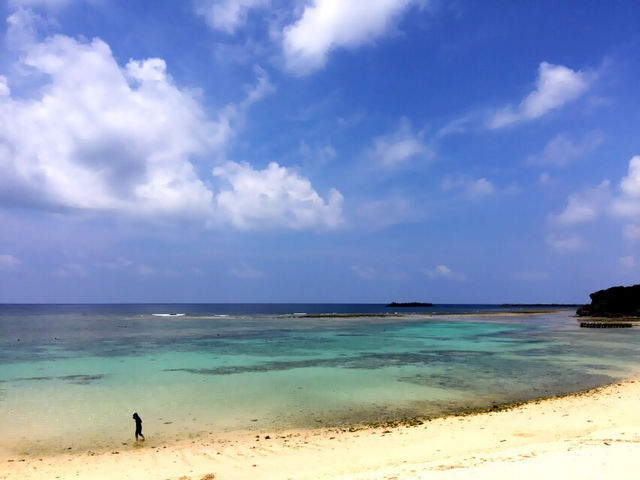 空と海が、すぐそこにある島で