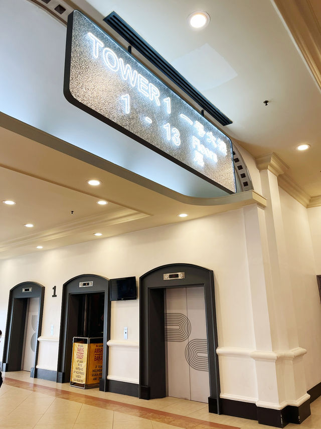 World’s Largest Welcome – First World Hotel Lobby Buzz