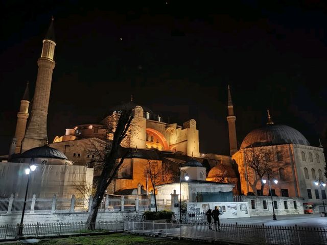 Istanbul After Dark. Night Strolls, City Lights & Pure Vibes 