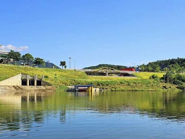 Cheongnyeongpo: Where History Meets Dramatic Nature – A Solo Traveler’s Riverside Journey"** 🏞️📜