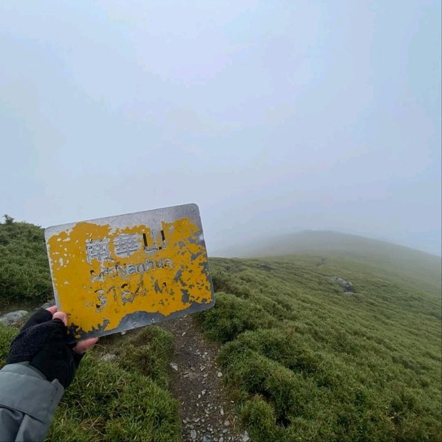 Chasing Peaks and Clouds at Qilai Nanhua