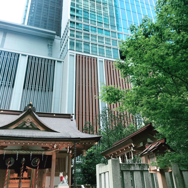 ⛩️日本橋: ビジネス街のまんなか当たる神社として知られる福徳神社芽吹稲荷 へ ⛩️日本橋: ビジネス街のまんなか当たる神社として知られる福徳神社芽吹稲荷 へ