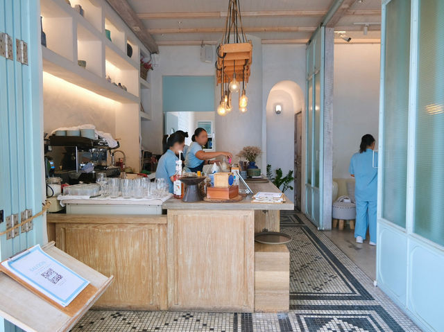 Saloon De Paskani คาเฟ่หัวหินสไตล์ซานโตรินี่ Saloon De Paskani คาเฟ่หัวหินสไตล์ซานโตรินี่