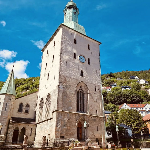 Bergen: A Solo Traveler’s Gateway to Fjords & Fairytale Charm! 🌧️🏔️ #NordicMagic