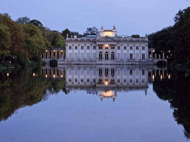 【緑と芸術が調和する癒しの空間】ワジェンキ公園🌳🎶 【緑と芸術が調和する癒しの空間】ワジェンキ公園🌳🎶