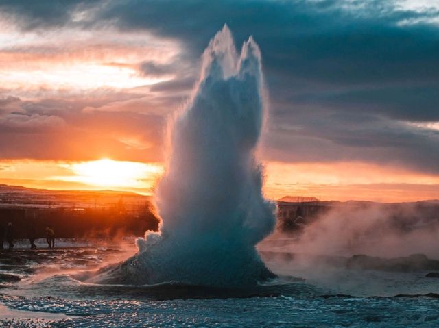 Discover Iceland's breathtaking natural wonders!