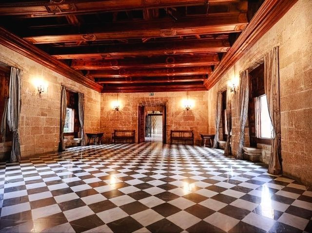 瓦倫西亞 | 絲綢交易所 La Lonja de la Seda:體現皇宮貴族美學 瓦倫西亞 | 絲綢交易所 La Lonja de la Seda:體現皇宮貴族美學