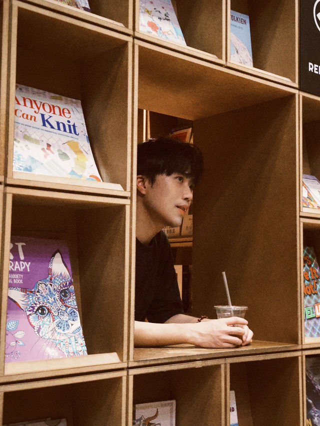 📚 KL's Most Viral Library: RexKL's Secret Bookish Wonderland!