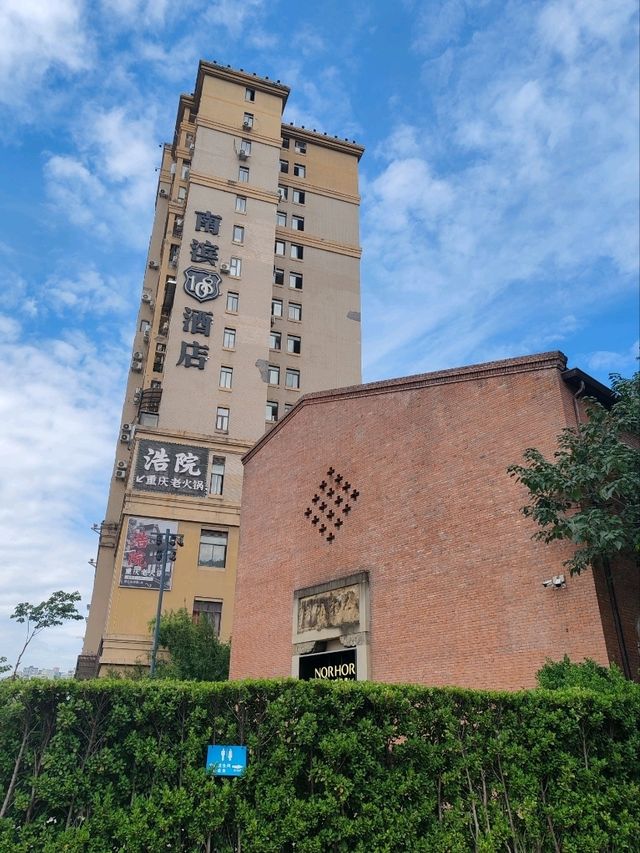 Hidden Gem of the Mountain City: Entrance and Exit 4 of Xiahaoli