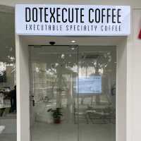 COFFEE.EXE ชลบุรี: คาเฟ่ขาวคลีน ฟีลแล็บกาแฟ 