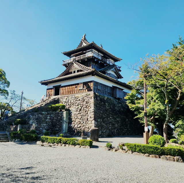 Your Solo Samurai Weekend: Maruoka Castle Escape