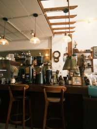 คาเฟ่สไตล์โฮมมี่ย่านบางแสน Mouthfill Home Coffee