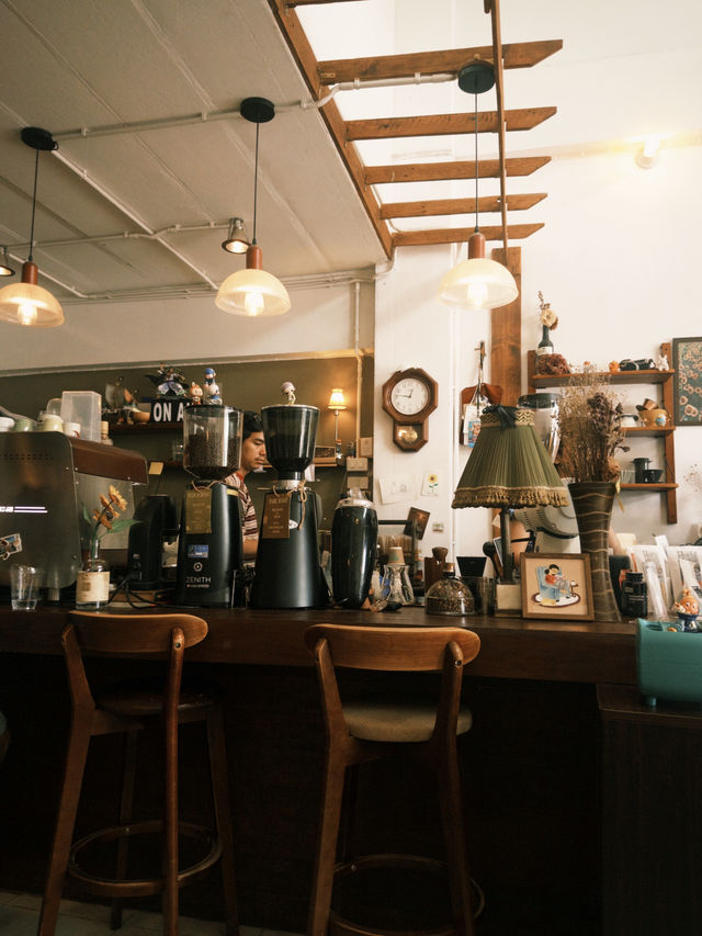 คาเฟ่สไตล์โฮมมี่ย่านบางแสน Mouthfill Home Coffee