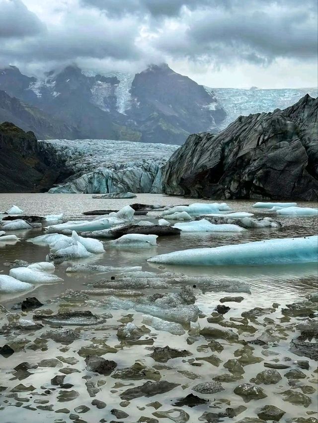 ❄️🩵 Svínafellsjökull Glacier – The Sapphire Giant of Iceland ❄️🩵 Svínafellsjökull Glacier – The Sapphire Giant of Iceland