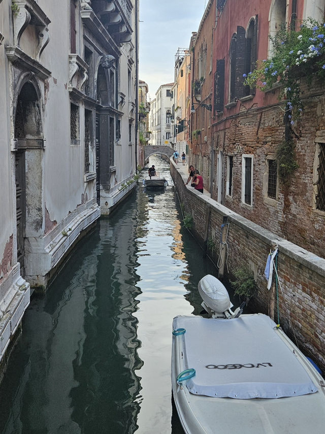베네치아의 작은 골목에서 만난 아름다움 베네치아의 작은 골목에서 만난 아름다움