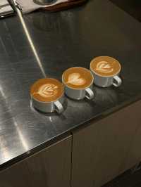 화이트우드 무드의 신상 감성카페 — 코클렌(Coclen)