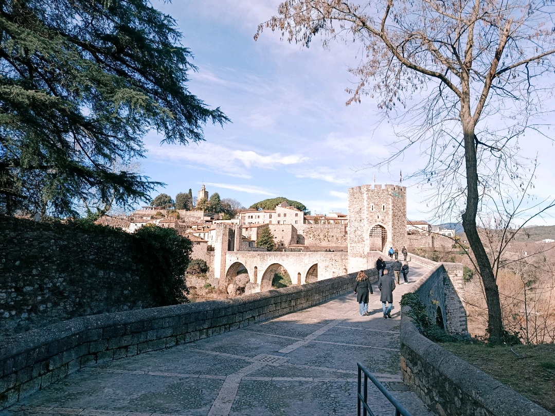 mideaval daytrip from Barcelona ✨