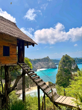 Spot Foto Rumah Pohon di Diamond Beach, Bali.