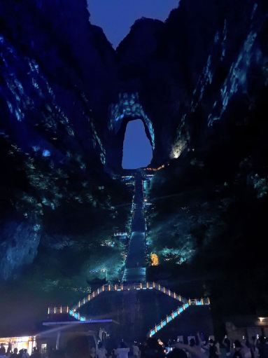 天国への扉に続く999段の階段！「天門山（Tianmen Mountain）」で仙界