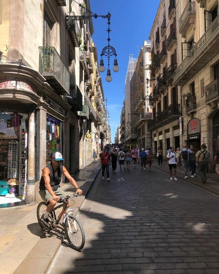 My Classic Distraction Pickpocket Moment in Barcelona and How You Can Stay Safe