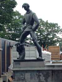 Antwerp is the city of the thrown hand. 