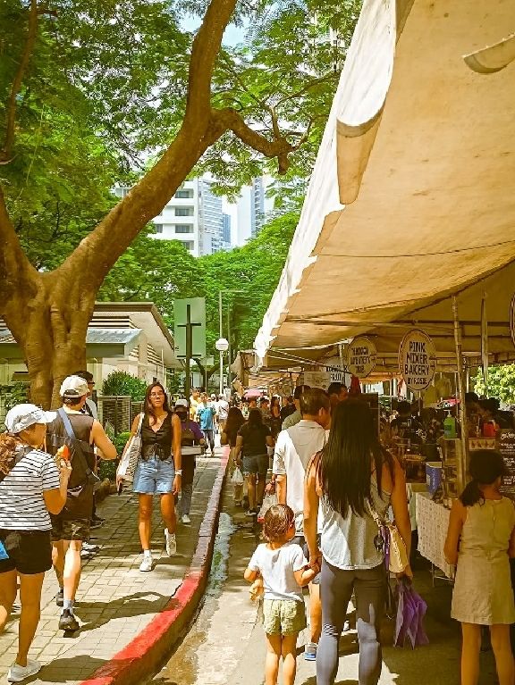 🌿 Discover the Heart of Makati: Salcedo Weekend Market 🇵🇭