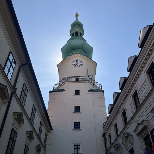 🇸🇰斯洛伐克布拉提斯拉瓦-有趣的雕像們 👷🕳️🪑