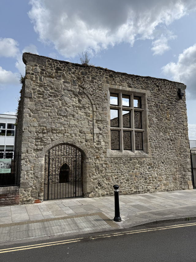A Journey Through Southampton’s Old Town & Ruins: A Step Back in Time 🏰🌆