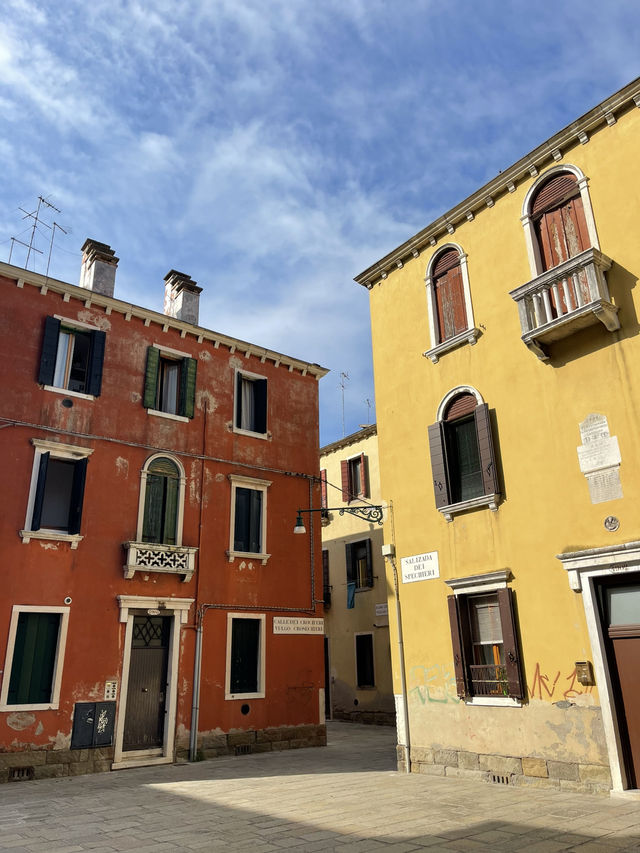 🌈 Colorful Venice – Canals, Houses & Hidden Corners 🛶✨