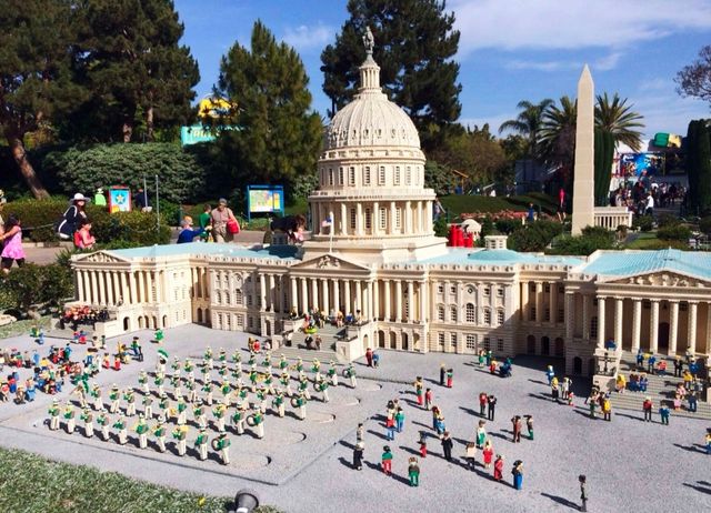 Let children scream in the LEGO-themed park - a big world created by small building blocks.
