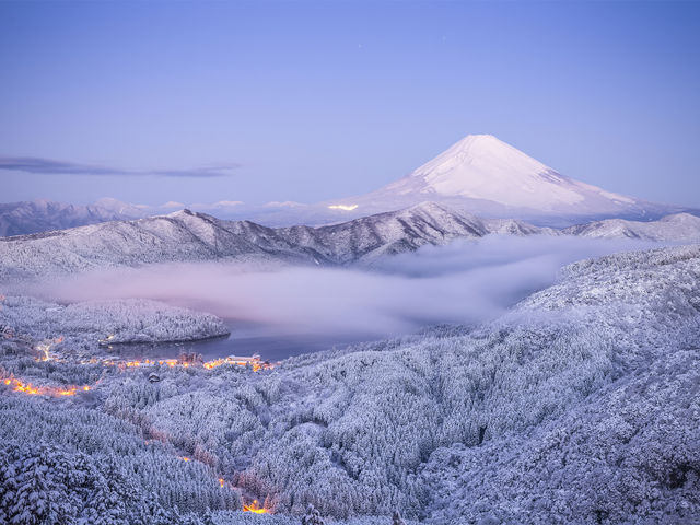 Hakone's Kaleidoscope: A Vibrant Paradise Revealed! 🌈🗻
