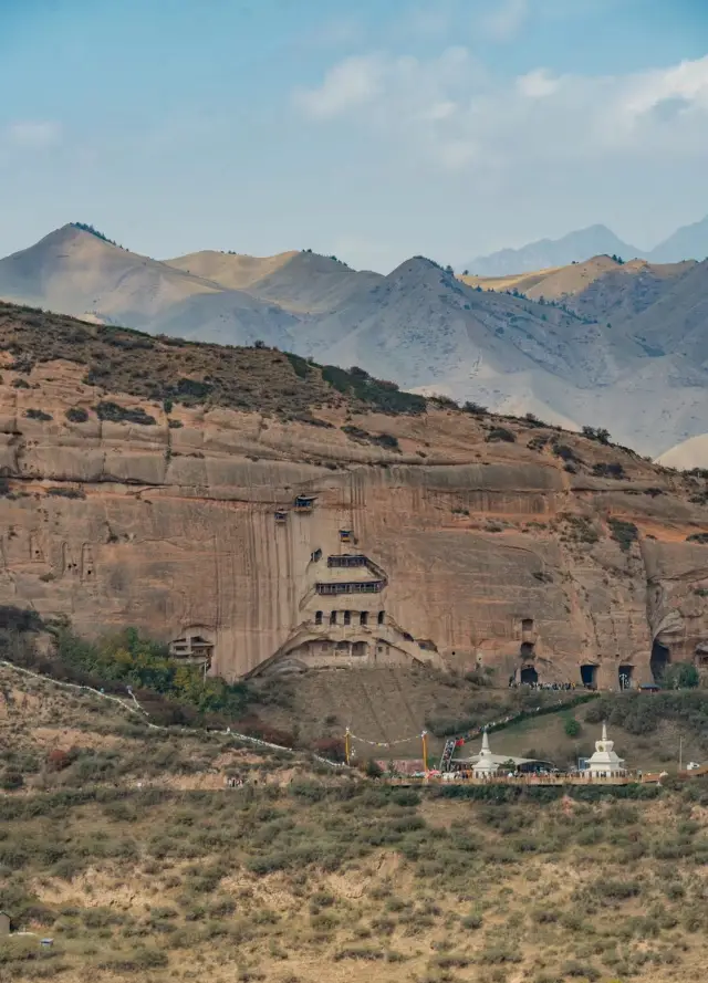 Zhangye, under the Qilian Mountains, is the Matisi Temple