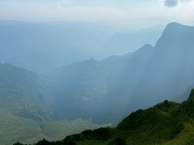 地球的邊緣：涼山州雷波龍頭山大斷崖