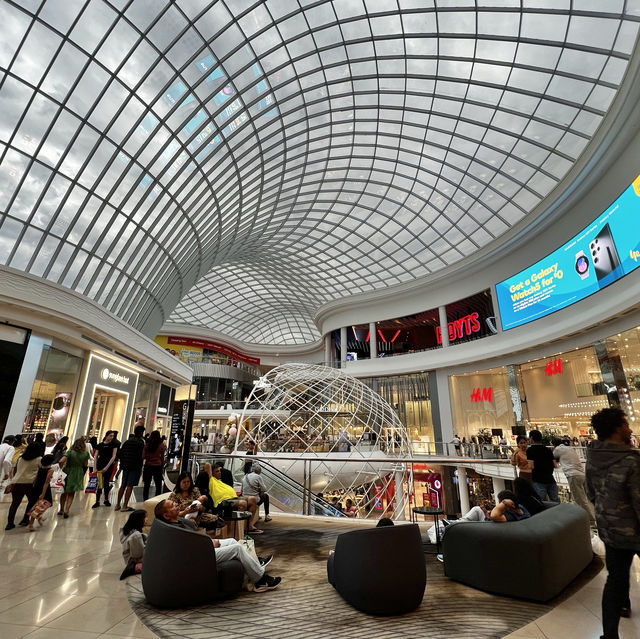 Fashion Capital-Australia’s largest shopping center, Chadstone Shopping Center, Melbourne 
