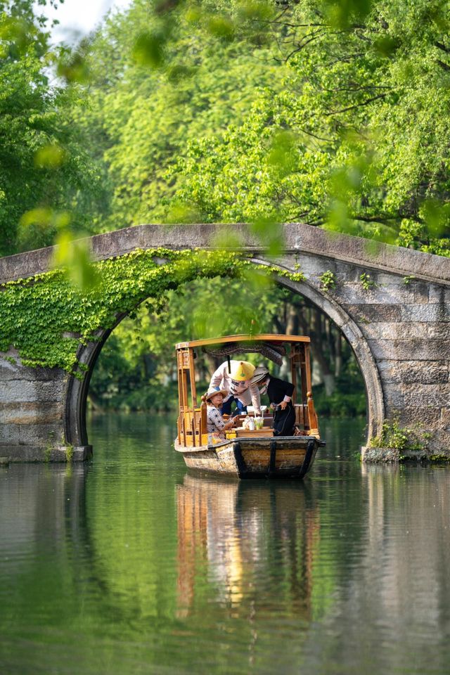 山澗戲水心靈之旅