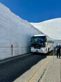每年只限定兩個月的20米高大雪牆太震撼了