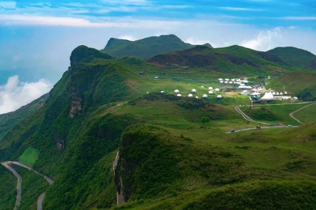 湘西八面山：懸壁公路上的空中草原與千年古城