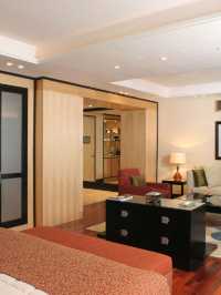 🏨✨ Port Elizabeth's Chic Retreat: Mantis No5 Art Hotel 🎨🌊