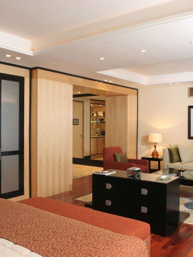 🏨✨ Port Elizabeth's Chic Retreat: Mantis No5 Art Hotel 🎨🌊