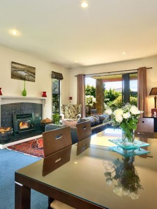 🌟 Wanaka's Hidden Gem: Lime Tree Lodge 🏔️✨